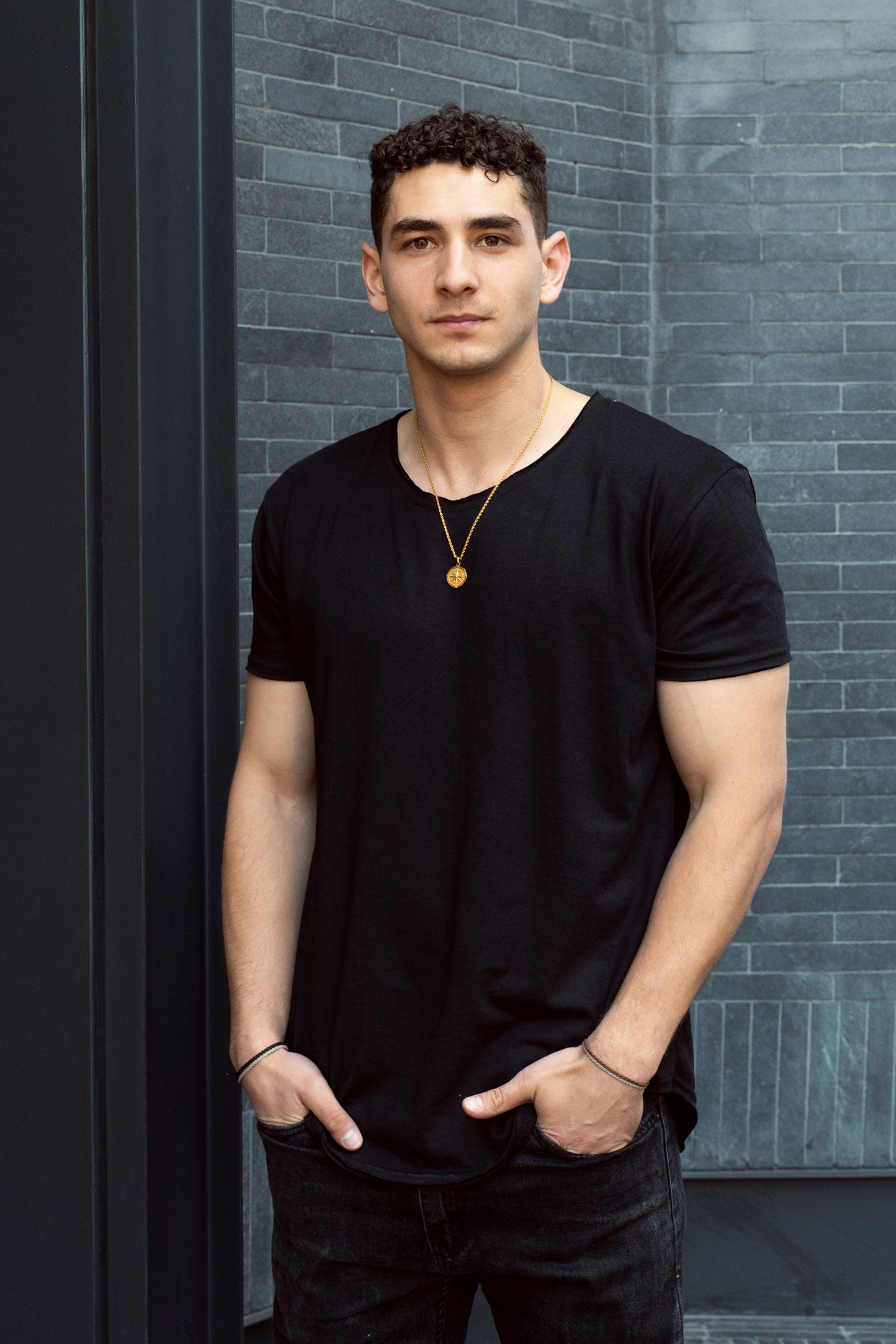 Long Fit Cuello Reventado Negro